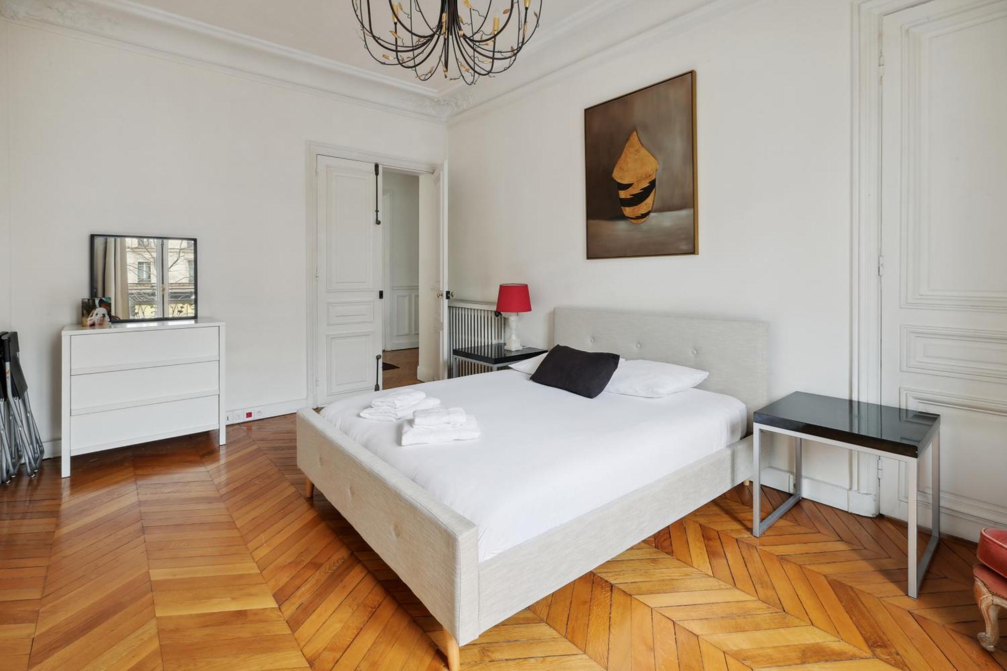 Appartamento De Standing Proche De L'avenue Des Champs Elysées By Weekome
